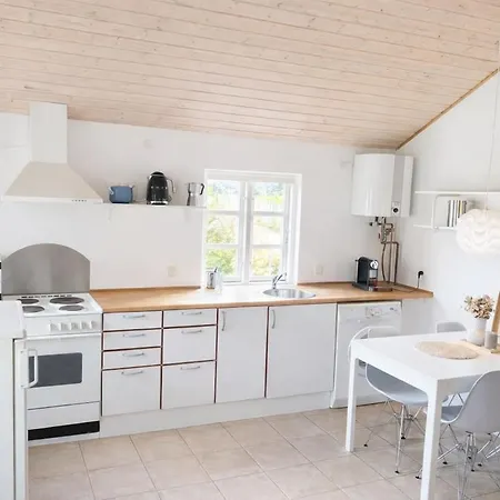 Roligt Gaestehus Naer Vandet Pa Thuro Holiday home *
