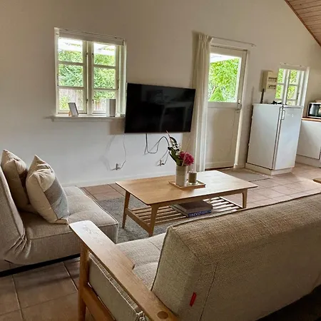Feriehus Roligt Gaestehus Naer Vandet Pa Thuro Svendborg