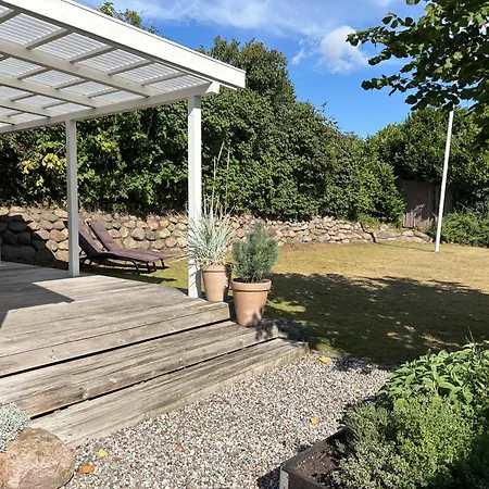 Feriehus Roligt Gaestehus Naer Vandet Pa Thuro *